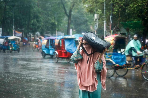 May 13, 2026, Dhaka, Bangladesh: People struggle through heavy rain on a street in Dhaka, Bangladesh, on May 13, 2026, as dark clouds and intense downpours swept across the capital and several parts of the country. Dhaka Bangladesh - ZUMAh355 20260513_zip_h355_034 Copyright: xMd.xRakibulxHasanxRafiux