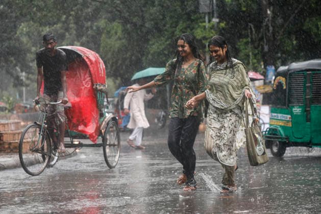 May 13, 2026, Dhaka, Bangladesh: Two girls enjoy the rain at the TSC area of the University of Dhaka in Dhaka, Bangladesh, on May 13, 2026, as heavy showers swept across the capital. Dhaka Bangladesh - ZUMAh355 20260513_zip_h355_039 Copyright: xMd.xRakibulxHasanxRafiux