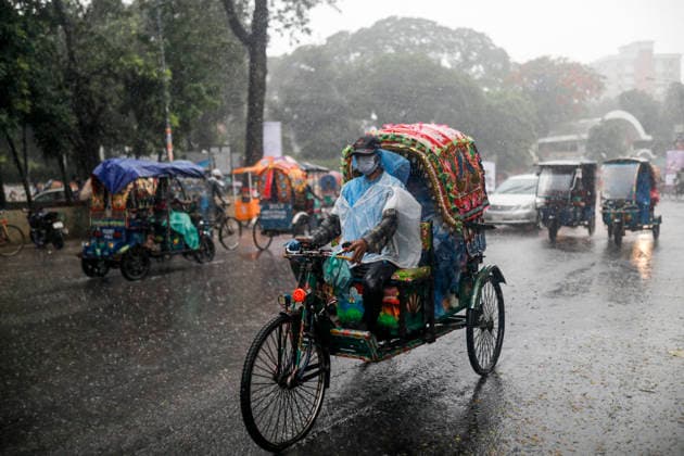 May 13, 2026, Dhaka, Bangladesh: People struggle through heavy rain on a street in Dhaka, Bangladesh, on May 13, 2026, as dark clouds and intense downpours swept across the capital and several parts of the country. Dhaka Bangladesh - ZUMAh355 20260513_zip_h355_041 Copyright: xMd.xRakibulxHasanxRafiux