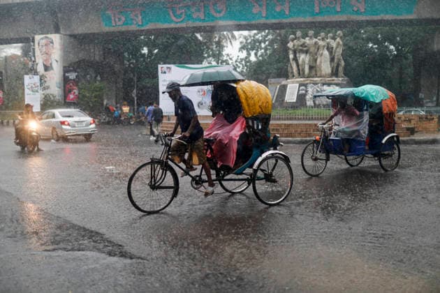 May 13, 2026, Dhaka, Bangladesh: People struggle through heavy rain on a street in Dhaka, Bangladesh, on May 13, 2026, as dark clouds and intense downpours swept across the capital and several parts of the country. Dhaka Bangladesh - ZUMAh355 20260513_zip_h355_042 Copyright: xMd.xRakibulxHasanxRafiux