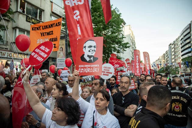 May 13, 2026, Istanbul, Istanbul, Turkey: Supporters of the Republican People s Party (CHP) take part in the first â€oeDemocracy and Freedom March†organized by the Istanbul Provincial Presidency in Istanbul, Turkey, on May 13, 2026. The march began in front of the Ataturk Museum in the district of Sisli and ended in front of the Sisli Municipality building. Thousands of demonstrators participated in the rally, chanting slogans such as â€oeNo to trustee appointments,†â€oeFreedom for political prisoners,†and messages supporting detained mayors. Istanbul Turkey - ZUMAt171 20260513_zip_t171_016 Copyright: xAbdullahxTepelix