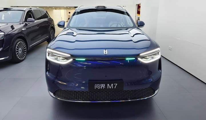 Huawei Intelligent Mobility Experience Store SHANGHAI, CHINA - MAY 13, 2026 - A SERES AITO M7 New Energy Vehicle displayed in the Huawei Intelligent Mobility Experience Store in Shanghai, China on May 13, 2026. Shanghai Shanghai China  Copyright: xCFOTOx i1778720370949