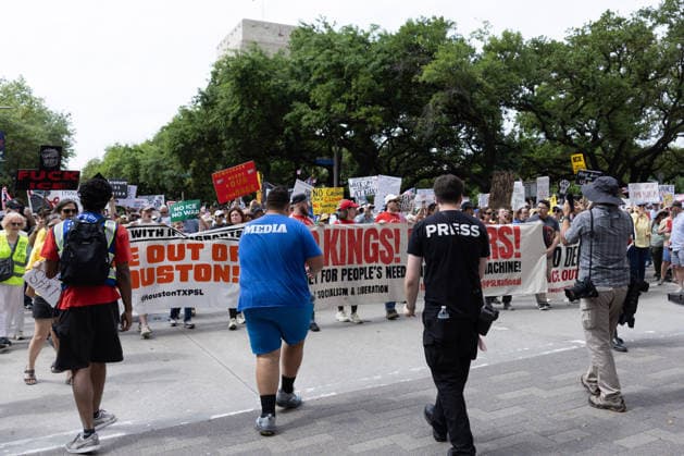 May 13, 2026, Houston, Texas, USA: During a No Kings protest in downtown Houston, members of the press document demonstrators marching and holding up signs. Houston USA - ZUMA 20260513_mda_g287_008 Copyright: xMatthewxGuzmanx