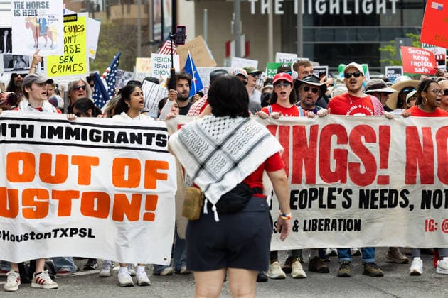 May 13, 2026, Houston, Texas, USA: During a No Kings protest in downtown Houston, a demonstrator leads the front of the crowd. Houston USA - ZUMA 20260513_mda_g287_004 Copyright: xMatthewxGuzmanx