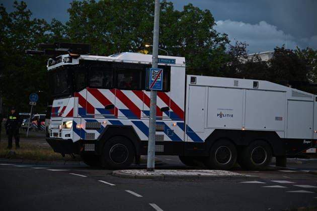 Violent Protest at Asylum Shelter in Loosdrecht LOOSDRECHT, NETHERLANDS - MAY 13: Police officers and emergency services respond after a protest outside a temporary asylum shelter turned violent, leading to several arrests after demonstrators reportedly set fires and launched projectiles near the facility in Loosdrecht, Netherlands, on May 13, 2026. Mouneb Taim Anadolu Loosdrecht Netherlands. Editorial use only. Please get in touch for any other usage.  Copyright: x2026xAnadoluxMounebxTaimx