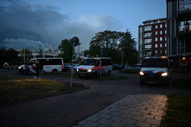 Violent Protest at Asylum Shelter in Loosdrecht LOOSDRECHT, NETHERLANDS - MAY 13: Police officers and emergency services respond after a protest outside a temporary asylum shelter turned violent, leading to several arrests after demonstrators reportedly set fires and launched projectiles near the facility in Loosdrecht, Netherlands, on May 13, 2026. Mouneb Taim Anadolu Loosdrecht Netherlands. Editorial use only. Please get in touch for any other usage.  Copyright: x2026xAnadoluxMounebxTaimx