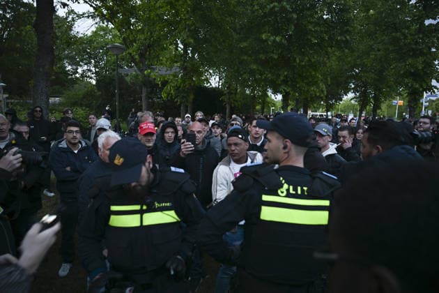 Violent Protest at Asylum Shelter in Loosdrecht LOOSDRECHT, NETHERLANDS - MAY 13: Police officers and emergency services respond after a protest outside a temporary asylum shelter turned violent, leading to several arrests after demonstrators reportedly set fires and launched projectiles near the facility in Loosdrecht, Netherlands, on May 13, 2026. Mouneb Taim Anadolu Loosdrecht Netherlands. Editorial use only. Please get in touch for any other usage.  Copyright: x2026xAnadoluxMounebxTaimx