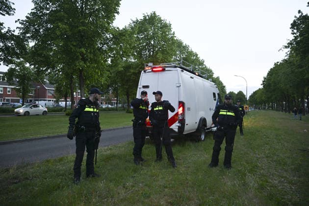Violent Protest at Asylum Shelter in Loosdrecht LOOSDRECHT, NETHERLANDS - MAY 13: Police officers and emergency services respond after a protest outside a temporary asylum shelter turned violent, leading to several arrests after demonstrators reportedly set fires and launched projectiles near the facility in Loosdrecht, Netherlands, on May 13, 2026. Mouneb Taim Anadolu Loosdrecht Netherlands. Editorial use only. Please get in touch for any other usage.  Copyright: x2026xAnadoluxMounebxTaimx