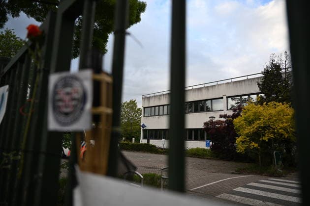 Violent Protest at Asylum Shelter in Loosdrecht LOOSDRECHT, NETHERLANDS - MAY 13: A view of the asylum shelter as police officers and emergency services respond after a protest outside a temporary asylum shelter turned violent, leading to several arrests after demonstrators reportedly set fires and launched projectiles near the facility in Loosdrecht, Netherlands, on May 13, 2026. Mouneb Taim Anadolu Loosdrecht Netherlands. Editorial use only. Please get in touch for any other usage.  Copyright: x2026xAnadoluxMounebxTaimx