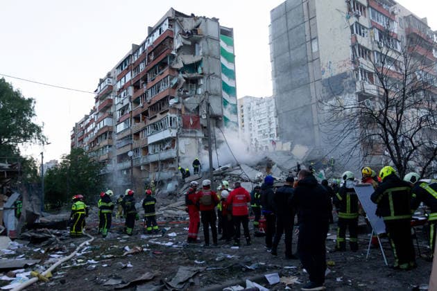 Kyiv comes under massive attack of Russian drones and missiles First responders carry out emergency operations at nine-storey apartment blocks damaged by a missile and drone strike in Kyiv, Ukraine, on May 14, 2026. The strike on the Ukrainian capital involved more than 670 drones and 56 missiles of various types. The incident damaged 11 multi-storey residential buildings, cars, a supermarket, two car dealerships, two petrol stations, a business centre, and a service station. At least one person is killed, and 33 are injured, including a two-month-old baby. Kyiv Ukraine Copyright: xKirillxChubotinx originalFilename: ukrinform-kyivcome260514_npn6N.jpg