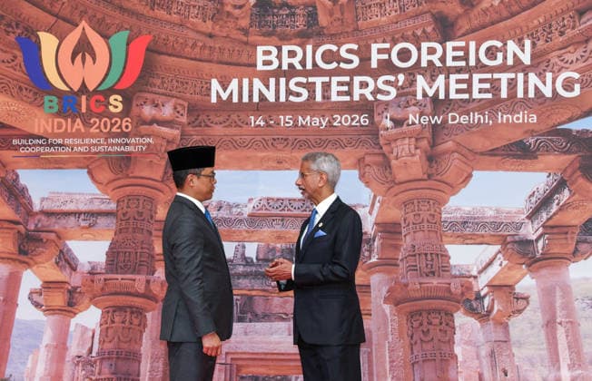 External Affairs Minister S. Jaishankar welcomes Indonesian Foreign Minister Sugiono during the BRICS Foreign Ministers™ Meeting New Delhi, May 14 (ANI): External Affairs Minister S. Jaishankar welcomes Indonesian Foreign Minister Sugiono during the BRICS Foreign Ministers™ Meeting, at Bharat Mandapam, in New Delhi on Thursday. New Delhi Delhi India Copyright: xANIx ANI_20260514065