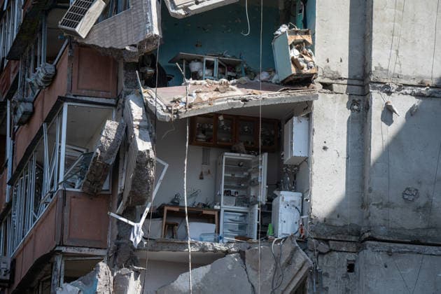 1 killed and 32 wounded in Russian attack on Kyiv KYIV, UKRAINE - MAY 14: A view of the residential building damaged in a Russian missile strike in Kyiv, Ukraine on May 14, 2026. Danylo Antoniuk Anadolu Kyiv Ukraine. Editorial use only. Please get in touch for any other usage.  Copyright: x2026xAnadoluxDanyloxAntoniukx