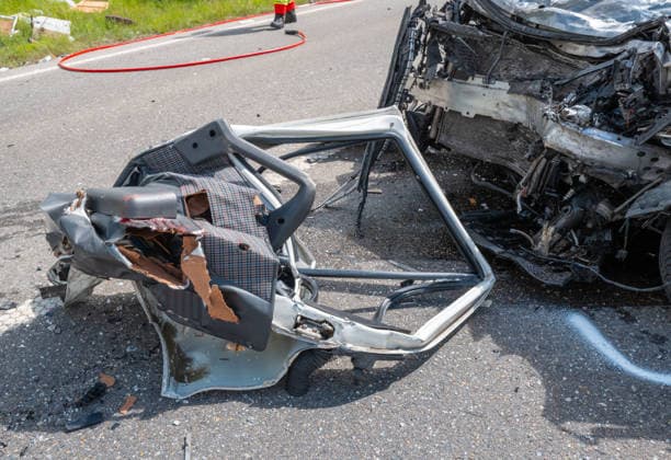 Two seriously injured in head-on collision with motorhome on the B32 near Altshausen Altshausen Germany 14 May 2026 Emergency services and rescue helicopter after serious traffic accident on the B32 federal highway near Altshausen Door of the motorhome on the r Copyright: xEibner-Pressefotox EP_EER