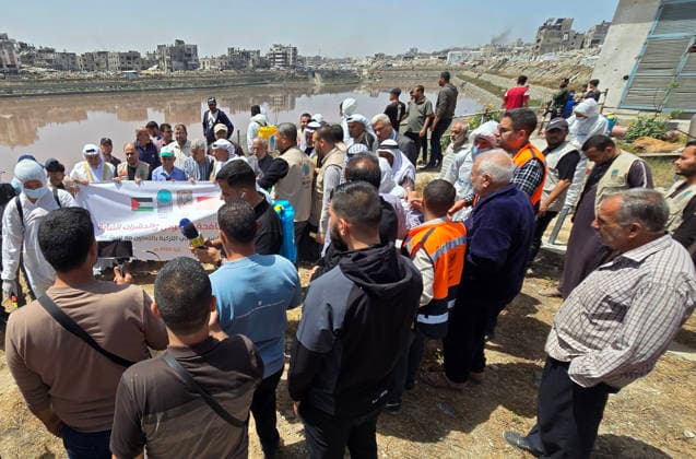 Gaza municipality launches insect control campaign in northern Gaza City Field crews from Gaza Municipality carry out pesticide spraying operations as part of a campaign to combat mosquitoes and harmful insects near Sheikh Radwan pond north of Gaza City on May 14, 2026. The campaign, implemented in cooperation with the Turkish Hudaei Foundation, is scheduled to continue for one week and aims to spray around 300 liters of pesticides in different areas amid deteriorating environmental and health conditions in the Gaza Strip. Photo by Mekael Bhar apaimages Gaza city Gaza Strip Palestinian Territory 140526_Gaza_MB_00(4) Copyright: xapaimagesxMekaelxBharx xapaimagesx