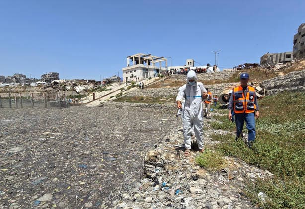 Gaza municipality launches insect control campaign in northern Gaza City Field crews from Gaza Municipality carry out pesticide spraying operations as part of a campaign to combat mosquitoes and harmful insects near Sheikh Radwan pond north of Gaza City on May 14, 2026. The campaign, implemented in cooperation with the Turkish Hudaei Foundation, is scheduled to continue for one week and aims to spray around 300 liters of pesticides in different areas amid deteriorating environmental and health conditions in the Gaza Strip. Photo by Mekael Bhar apaimages Gaza city Gaza Strip Palestinian Territory 140526_Gaza_MB_00(8) Copyright: xapaimagesxMekaelxBharx xapaimagesx