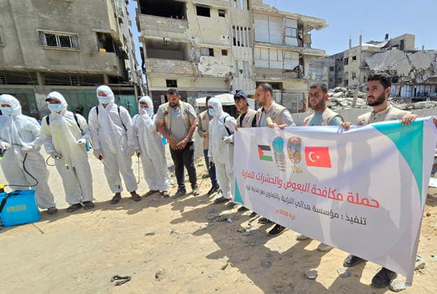 Gaza municipality launches insect control campaign in northern Gaza City Field crews from Gaza Municipality carry out pesticide spraying operations as part of a campaign to combat mosquitoes and harmful insects near Sheikh Radwan pond north of Gaza City on May 14, 2026. The campaign, implemented in cooperation with the Turkish Hudaei Foundation, is scheduled to continue for one week and aims to spray around 300 liters of pesticides in different areas amid deteriorating environmental and health conditions in the Gaza Strip. Photo by Mekael Bhar apaimages Gaza city Gaza Strip Palestinian Territory 140526_Gaza_MB_00(9) Copyright: xapaimagesxMekaelxBharx xapaimagesx