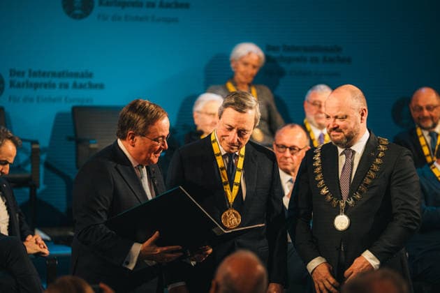 Germany, Aachen Presentation of the International Charlemagne Prize 2026 to Mario Draghi, Mario Draghi, former President of the European Central Bank ECB, Italian Prime Minister a D , Honor, Michael Ziemons CDU , Lord Mayor of the City of Aachen, Armin Laschet CDU , Chairman of the Charlemagne Prize Board of Directors, Medal Copyright: xThiemoxRudolphx