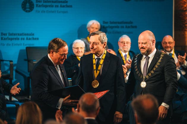 Germany, Aachen Presentation of the International Charlemagne Prize 2026 to Mario Draghi, Mario Draghi, former President of the European Central Bank ECB, Italian Prime Minister a D , Honor, Michael Ziemons CDU , Lord Mayor of the City of Aachen, Armin Laschet CDU , Chairman of the Charlemagne Prize Board of Directors, Medal Copyright: xThiemoxRudolphx