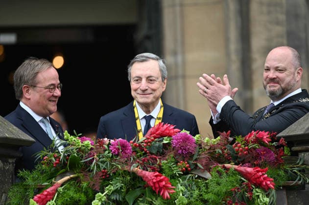 from l Armin LASCHET, Chairman of the Charlemagne Prize Board of Directors, Charlemagne Prize laureate Prof Dr Mario DRAGHI, Dr Michael ZIEMONS, Lord Mayor of the City of Aachen, balcony scene of the International Charlemagne Prize of the City of Aachen, award ceremony for Prof Dr Mario Draghi, former Italian Prime Minister and former Director of the ECB, awar