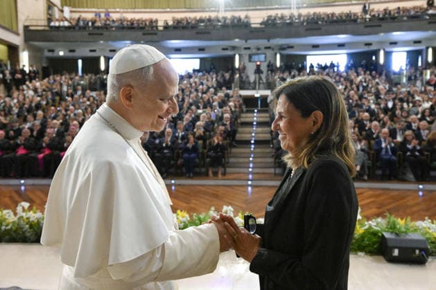 Pope Leo XIV Visits The Sapienza University of Rome - Rome Pope Leo XIV greets Antonella Polimeni, rector of the Sapienza, during a pastoral visit to the Sapienza University of Rome, Italy on May 14, 2026. In his speech he urged young people to reject resignation, become ‘artisans of true peace,’ and warned against rising military spending and the dangers of artificial intelligence in war. The Sapienza University of Rome was founded in 1303 and is one of the world s oldest universities. With over 110,000 students, it is also the largest university in Europe. Photo by (EV) Simone Risoluti Vatican Media ABACAPRESS.COM Rome Italy  Copyright: xABACAx