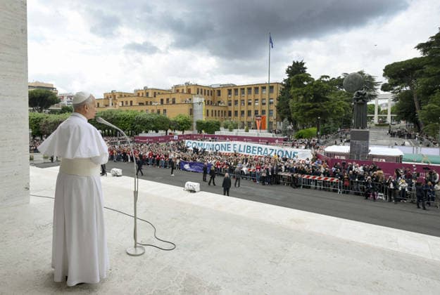 Pope Leo XIV Visits The Sapienza University of Rome - Rome Pope Leo XIV makes pastoral visit to the Sapienza University of Rome, Italy on May 14, 2026. In his speech he urged young people to reject resignation, become ‘artisans of true peace,’ and warned against rising military spending and the dangers of artificial intelligence in war. The Sapienza University of Rome was founded in 1303 and is one of the world s oldest universities. With over 110,000 students, it is also the largest university in Europe. Photo by (EV) Simone Risoluti Vatican Media ABACAPRESS.COM Rome Italy  Copyright: xABACAx