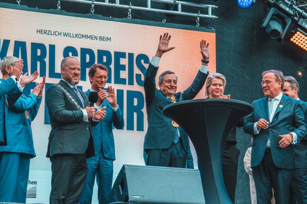 Germany, Aachen Presentation of the International Charlemagne Prize 2026 to Mario Draghi, Mario Draghi, former President of the European Central Bank ECB, former Italian Prime Minister, Katschhof, stage, farewell, waving Copyright: xThiemoxRudolphx