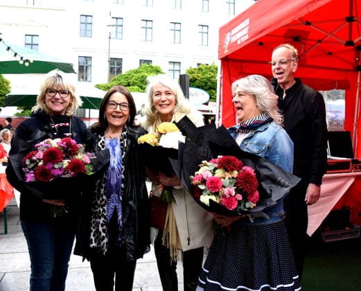 Dr Evelyne Menges Stadtraetin Stefen Nana Saengerin Nana Mouskuri Duoble Tanja Steiling Saengerin Hamburger Fischmarkt Linda Jo Rizzo Saengerin Stefan Wolter Hamburger Fischmarkt Moderator Muenchen 14 05 2026 Wittelsbacherplatz Hamburger Fischmarkt Eroöffnung Foto Muenchen