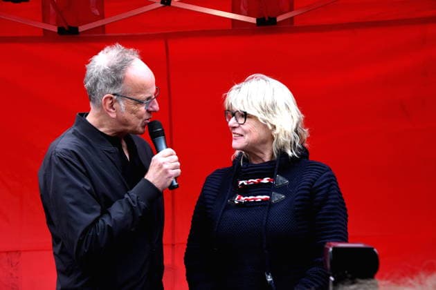 Stefan Wolter Hamburger Fischmarkt Moderator Dr Evelyne Menges Stadtraetin Muenchen 14 05 2026 Wittelsbacherplatz Hamburger Fischmarkt Opening Photo Muenchen