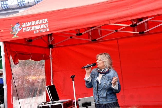 Tanja Steiling Saengerin Hamburger Fischmarkt Muenchen 14 05 2026 Wittelsbacherplatz Hamburger Fischmarkt Eroöffnung Foto Muenchen