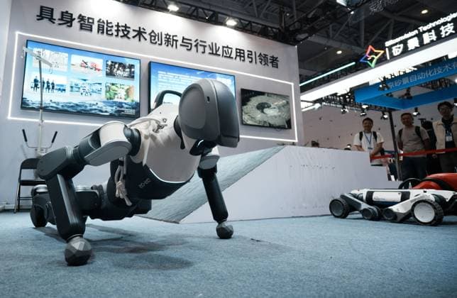 China Humanoid Expo A humanoid robot performs push-ups at at an expo of humanoid technology in Hangzhou in eastern China s Zhejiang province, Thursday, May 14, 2026., Credit:LONG WEI Utuku Feature China Avalon CHINA, ZHEJIANG, HANGZHOU  Copyright: xLONGxWEIx xUtuku FeaturexChinax xAvalonx 1098930963