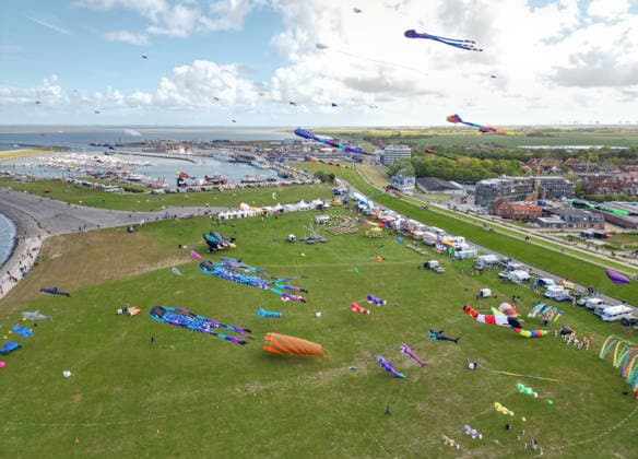 Largest kite festival on the North Sea coast The kite festival in Norddeich is the largest kite festival on the North Sea coast and is a highlight over the Ascension weekend in East Frisia On the green beach of Norddeich, visitors can expect a colorful sky spectacle with large kites, show kit Copyright: xdiebildwerftx