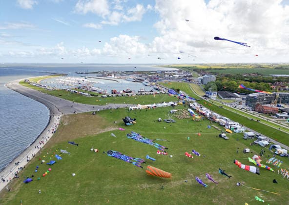 Largest kite festival on the North Sea coast The kite festival in Norddeich is the largest kite festival on the North Sea coast and is a highlight over the Ascension weekend in East Frisia On the green beach of Norddeich, visitors can expect a colorful sky spectacle with large kites, show kit Copyright: xdiebildwerftx