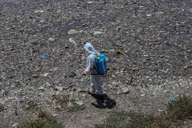 Gaza Launches Mosquito Control Campaign Gaza Municipality Launches Mosquito Control Campaign at Sheikh Radwan Pond, in Gaza, Palestine on May 14, 2026. Photo by Ramez Habboub ABACAPRESS.COM Gaza city Palestine  Copyright: xHabboubxRamez ABACAx