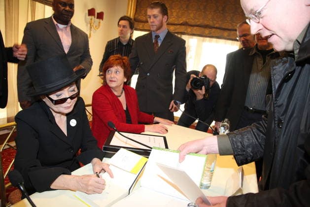 Yoko ONO PK Vienna, Hotel Sacher, 02 03 2012 Yoko ONO, Valie EXPORT