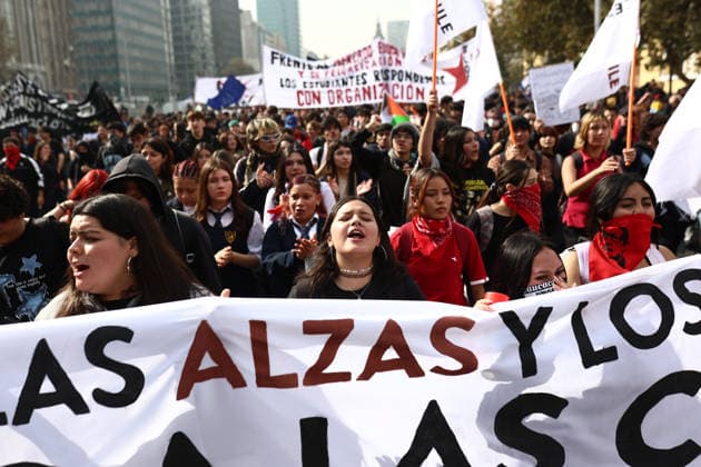 Students in Santiago protest against Kast s education budget cut SANTIAGO, CHILE - MAY 14: Thousands of high school and university students take to the streets of Santiago to protest against the announcement by the new president, Jose Antonio Kast, to reduce funding for the education system, in Chile on May 14, 2026. Lucas Aguayo Araos Anadolu Santiago Chile. Editorial use only. Please get in touch for any other usage.  Copyright: x2026xAnadoluxLucasxAguayoxAraosx