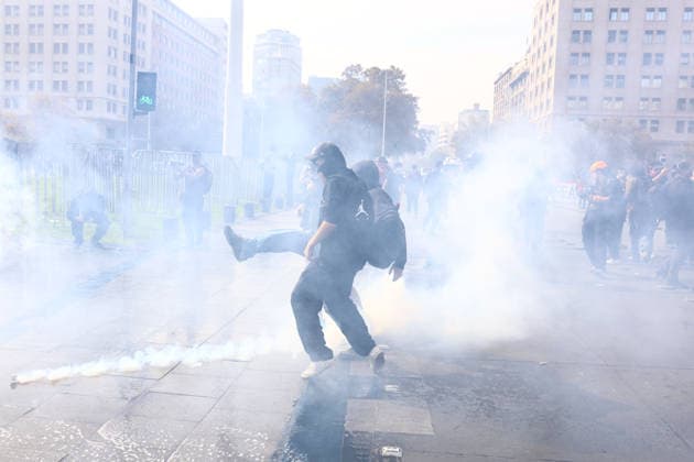 Students in Santiago protest against Kast s education budget cut SANTIAGO, CHILE - MAY 14: Protesters clash with police after the announcement by the new far-right president, Jose Antonio Kast, to reduce the budget for the education system, in Santiago, Chile, on Thursday, May 14, 2026. Lucas Aguayo Araos Anadolu Santiago Chile. Editorial use only. Please get in touch for any other usage.  Copyright: x2026xAnadoluxLucasxAguayoxAraosx