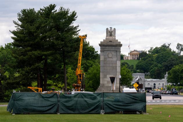 May 14, 2026, Arlington, Va, United States: Contractors have start preparation work for President Donald TrumpÃ¢â‚¬â ¢s proposed new arch in Washington, D.C. on May 14, 2026. Arlington United States  - ZUMAl312 20260514_znp_l312_030 Copyright: xAndrewxLeydenx