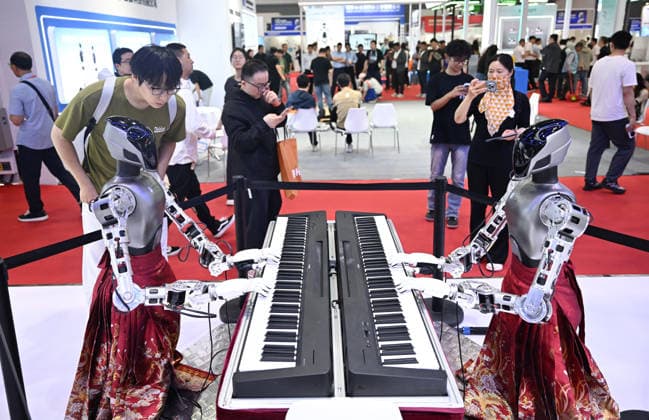 HANGZHOU, CHINA - MAY 14: Humanoid robots play the piano during the 2nd Hangzhou International Humanoid Robot and Robot Technology Exhibition 2026 on May 14, 2026 in Hangzhou, Zhejiang Province of China.  Copyright: xChinaxNewsxServicex 111641448541