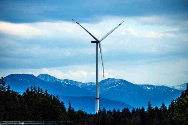 Lone Bavarian wind turbine in front of an Alpine panorama, view from Sauerlach to the south towards the Alps, Bavaria lags behind other federal states in the expansion of wind power, Sauer