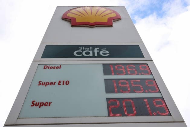 The fuel discount has been in force since 01 05 2026 The German government has reduced the energy tax on petrol and diesel until the end of June The savings are expected to be around 17 cents per liter SHELL petrol station in Siegen in the morning The current fuel prices in the morning Petrol station, fuel prices on 15 05 2026 in Siegen Germany