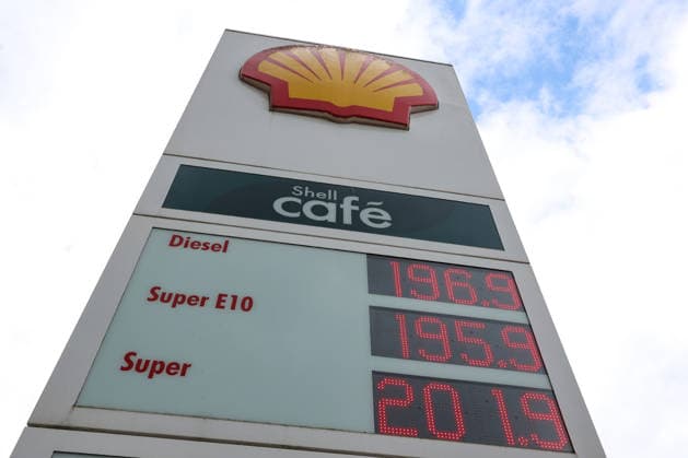 The fuel discount has been in force since 01 05 2026 The German government has reduced the energy tax on petrol and diesel until the end of June The savings are expected to be around 17 cents per liter SHELL petrol station in Siegen in the morning The current fuel prices in the morning Petrol station, fuel prices on 15 05 2026 in Siegen Germany
