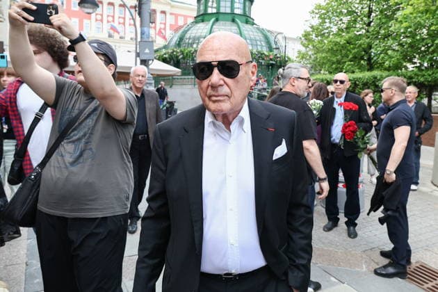 RUSSIA, MOSCOW - MAY 15, 2026: TV presenter Vladimir Pozner attends a mourning ceremony for TV presenter Vladimir Molchanov at the Church of Saints Cosmas and Damian in Shubino. Molchanov died on May 11 aged 75. Sergei Bulkin TASS  92502684