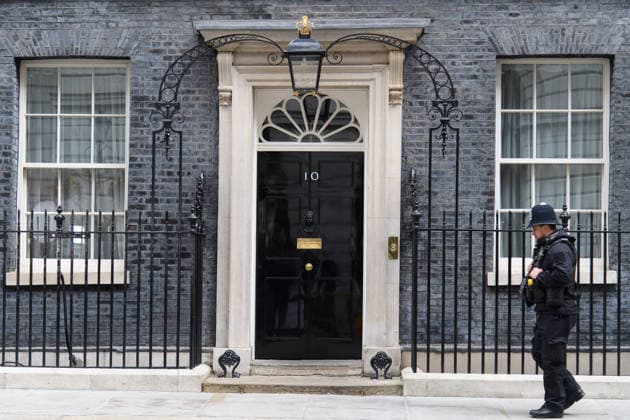 Media in Downing Street, London, UK - Friday 15 May 2026 A Police officer walks past 10 Downing Street, London, England, UK on Friday 15 May, 2026 after Health Secretary announced his resignation yesterday leading to a pending leadership contest for British Prime Minister Sir Keir Starmer., Credit:Justin Ng Avalon UK, England, London, Downing Street  Copyright: xJustinxNgx xAvalonx 1099130995