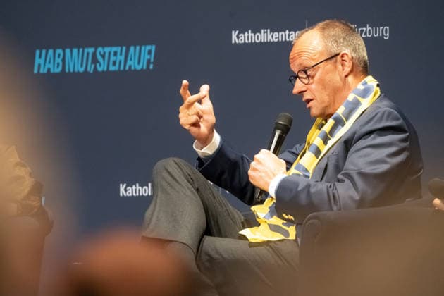 Federal Chancellor Friedrich Merz, CDU, in conversation with young people, panel discussion under the motto Shaping the future together, Congress Centrum, 104 German Catholic Congress, Würzburg, 15 May 202
