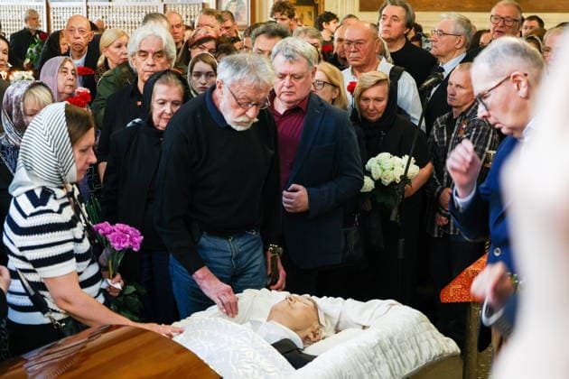 RUSSIA, MOSCOW - MAY 15, 2026: Journalist, photographer Yuri Rost (C) pays last respects to TV presenter Vladimir Molchanov during a mourning ceremony at the Church of Saints Cosmas and Damian in Shubino. Molchanov died on May 11 aged 75. Sergei Bulkin TASS  92504998