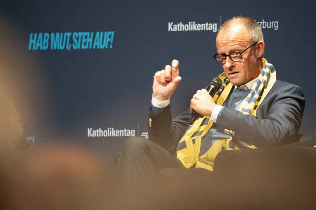 Federal Chancellor Friedrich Merz, CDU, in conversation with young people, panel discussion under the motto Shaping the future together, Congress Centrum, 104 German Catholic Congress, Würzburg, 15 May 202
