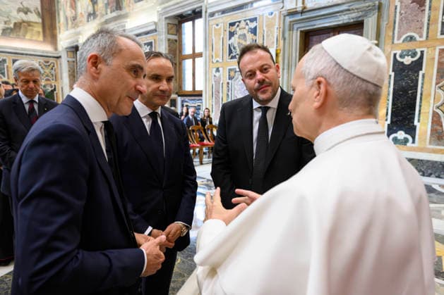 ITALY - POPE LEO XIV RECEIVES IN PRIVATA AUDIENCE PRATICIPANTS IN THE INTERPARLIAMENTARY CONFERENCE IN COMBATING ORGANIZED CRIME IN THE OSCE REGION AT THE VATICAN - 2026 5 15 Italy, Rome, 2026 5 15 .Pope Leo XIV receives in a private audience participants in the Interparliamentary Conference on Combating Organized Crime in the OSCE Region at the Vatican EDITORIAL USE ONLY - NO BOOKS Copyright: xVATICANxMEDIAx