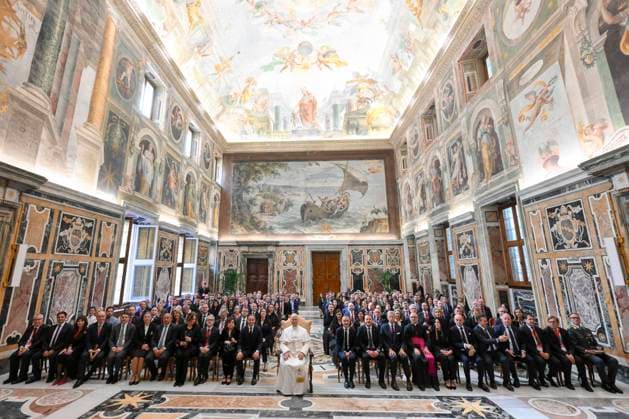 ITALY - POPE LEO XIV RECEIVES IN PRIVATA AUDIENCE PRATICIPANTS IN THE INTERPARLIAMENTARY CONFERENCE IN COMBATING ORGANIZED CRIME IN THE OSCE REGION AT THE VATICAN - 2026 5 15 Italy, Rome, 2026 5 15 .Pope Leo XIV receives in a private audience participants in the Interparliamentary Conference on Combating Organized Crime in the OSCE Region at the Vatican EDITORIAL USE ONLY - NO BOOKS Copyright: xVATICANxMEDIAx