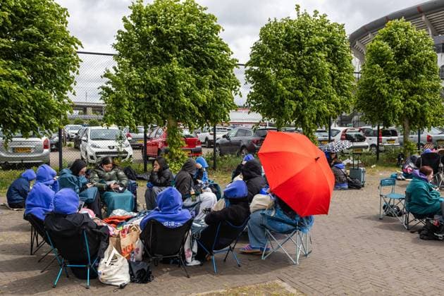 AMSTERDAM - Harry Styles fans at the Johan Cruijff ArenA, the day before the British singer begins his ten-day concert series. The ten concerts in Amsterdam are the only ones on the European mainland and hundreds of thousands of fans are expected at the concerts. DINGENA MOL ANP netherlands out - belgium out  Copyright: xx x558353830x originalFilename: 558353830.jpg
