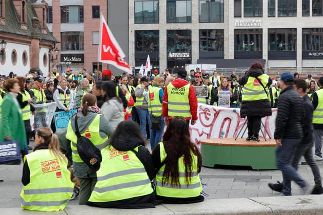 No deal without us 15 05 2026 Nationwide strike in retail First strike for more decent pay in the collective bargaining round in Hesse in Frankfurt and Kassel with demonstration march from the DGB House to the rally at the Hauptwache Frankfurt Main Hesse Germany
